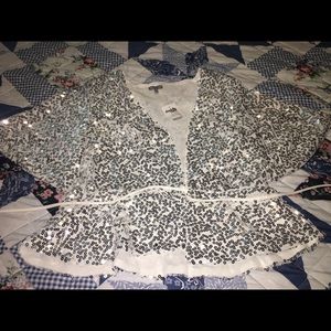 Charlotte russe/ kimono sleeve tie-front crop top